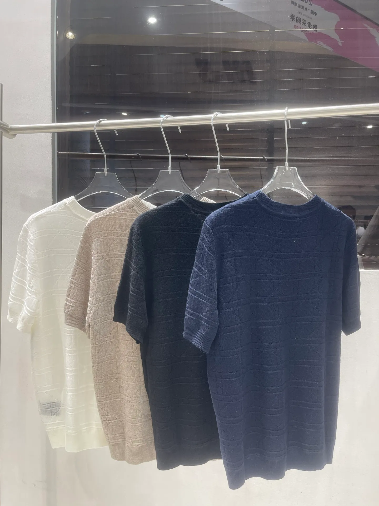 Mulberry silk sheep wool knitted short sleeves. Breathable sweat-wicking upper body. Sizes:m 3x Color: Black White Card Color Blue Style Number: 0008